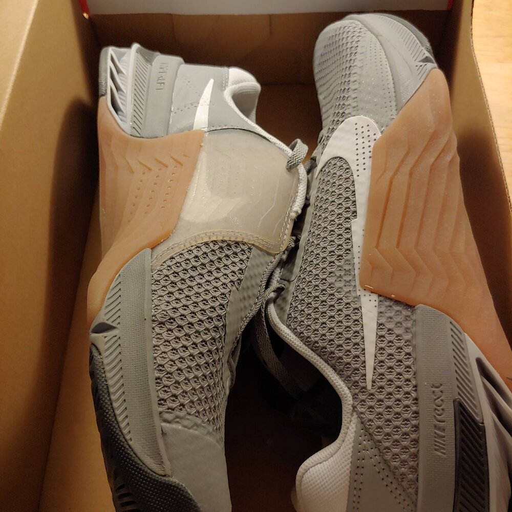 NIKE METCON 7, MEN'S SIZE 9 1/2 OR 43.